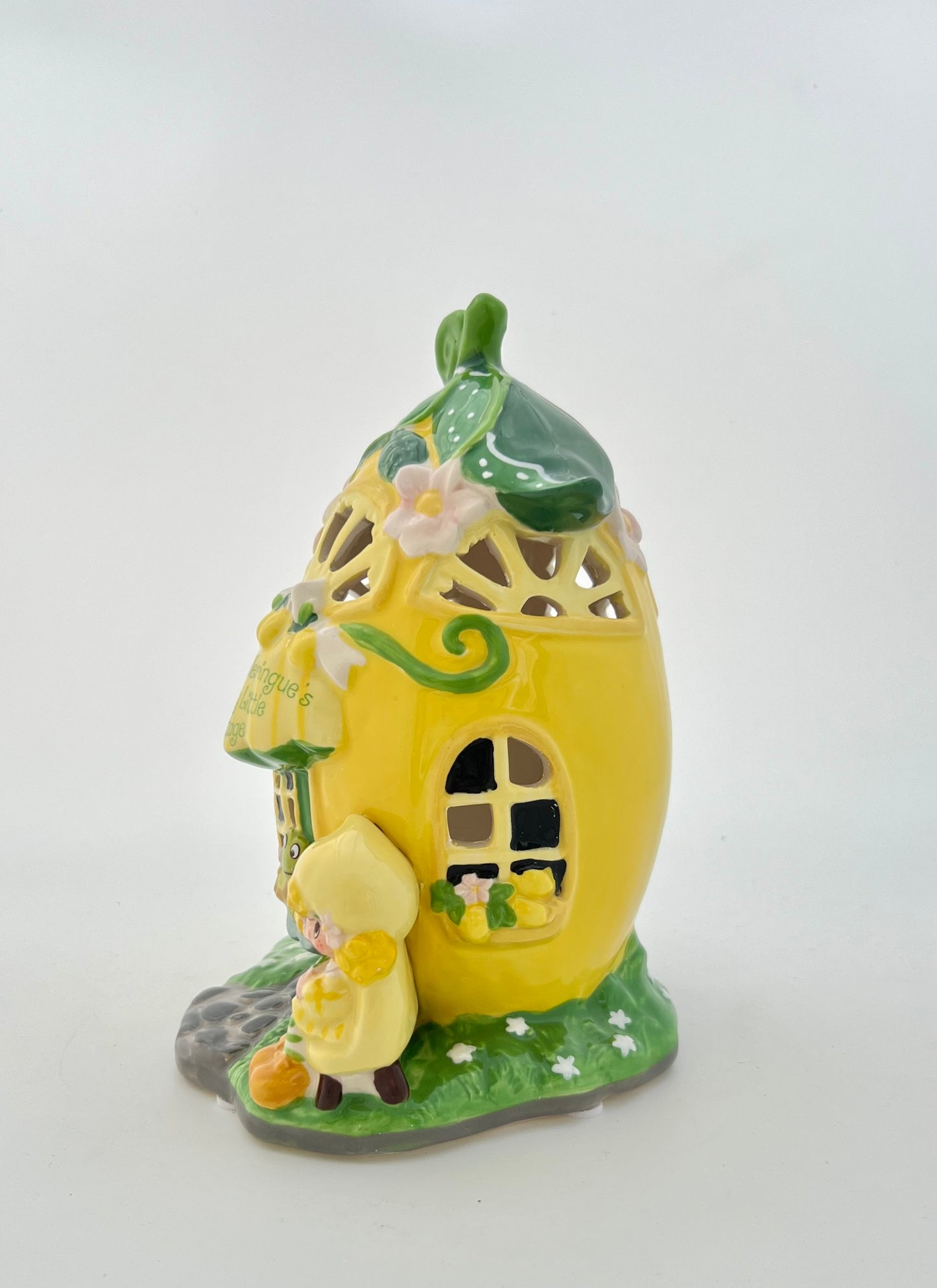 Lemon Meringue’s Lovely Little Cottage Candle House