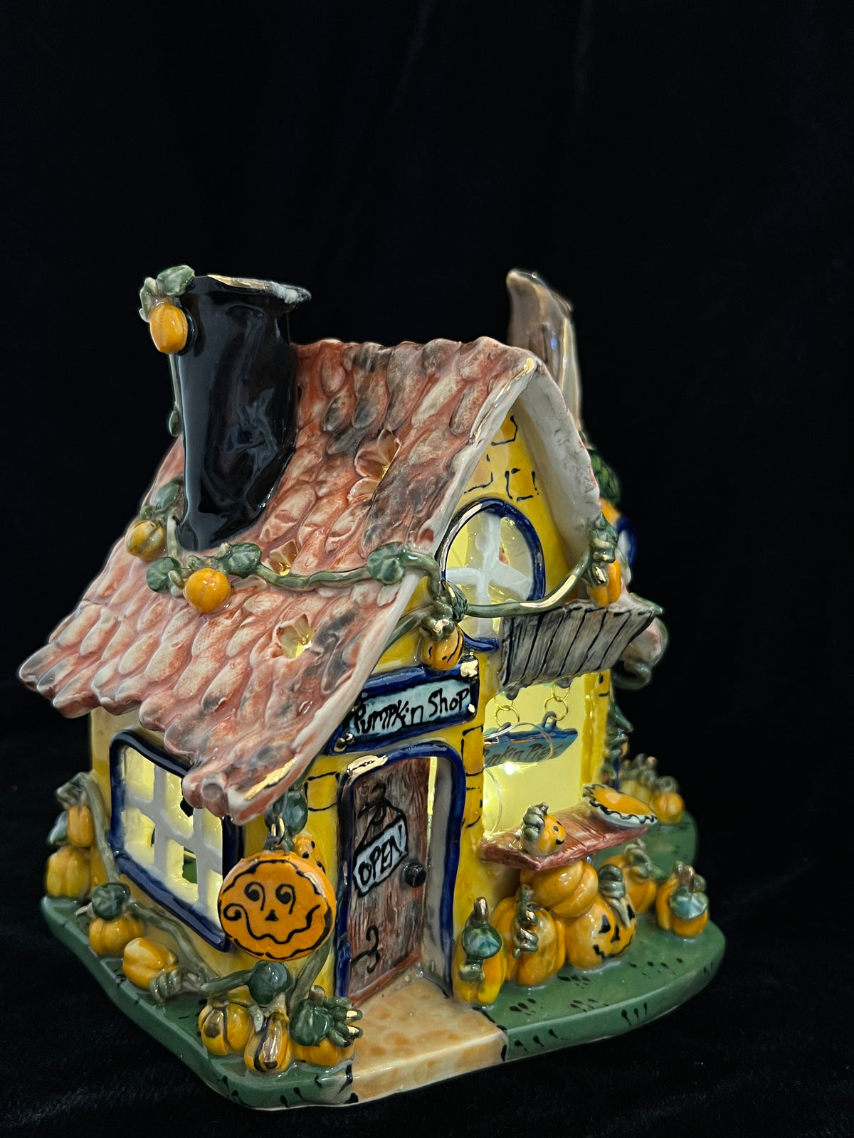“Pumpkin Pie Shop” Candle House