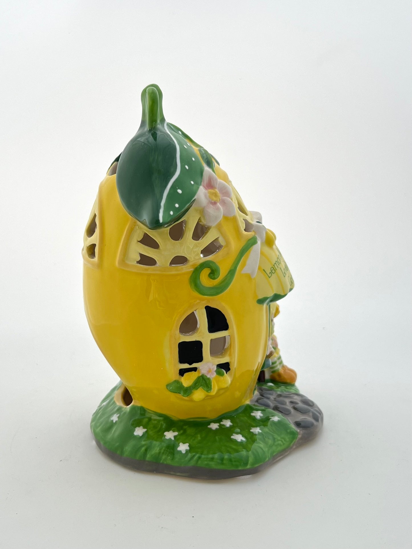 Lemon Meringue’s Lovely Little Cottage Candle House