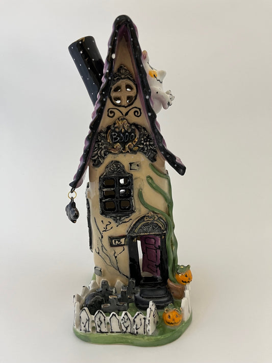 "Haunted Manor" Candle House