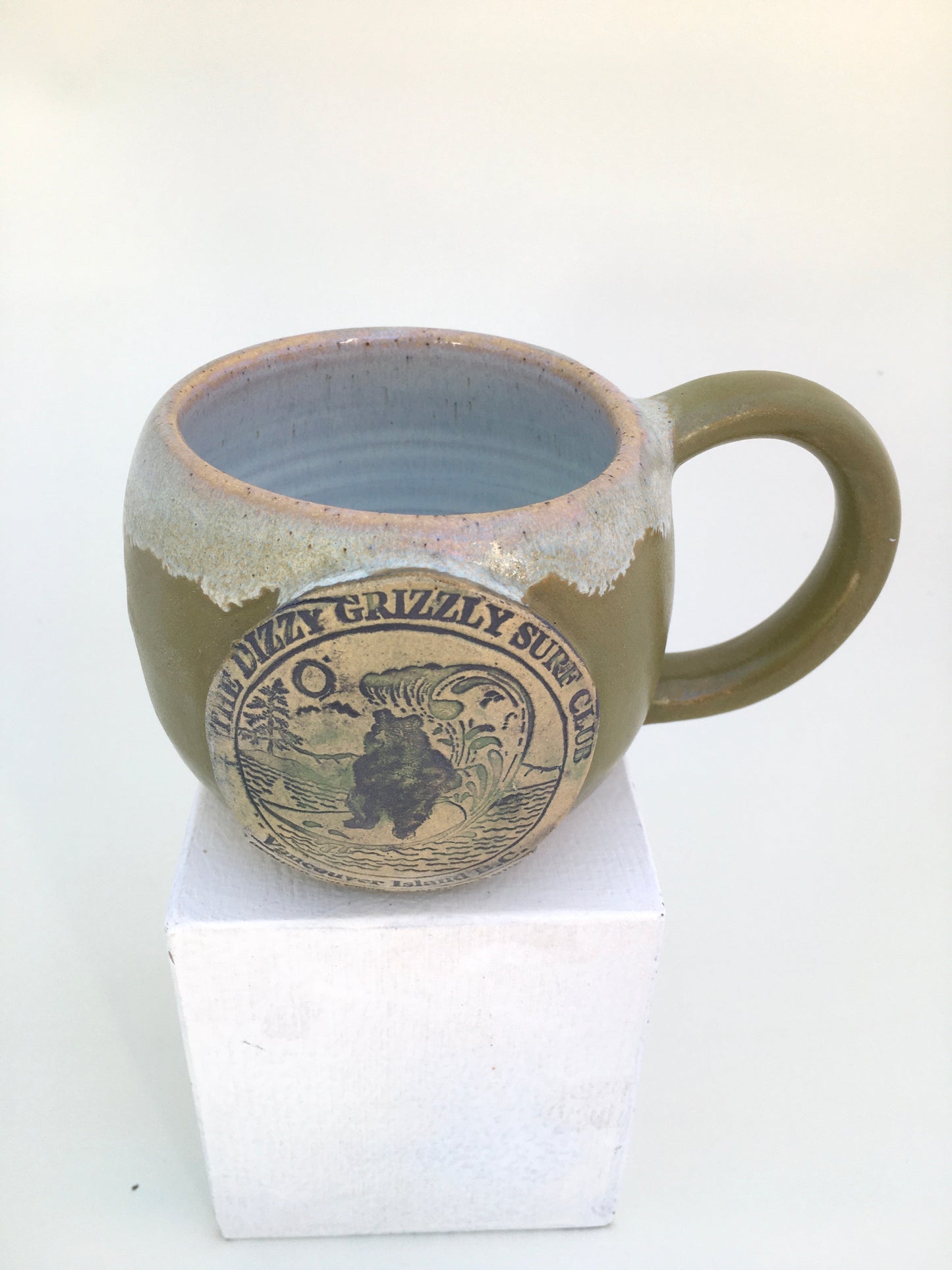 The Dizzy Grizzly Surf Club Mug (green)