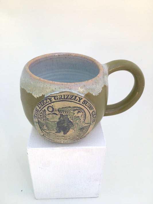 The Dizzy Grizzly Surf Club Mug (green)