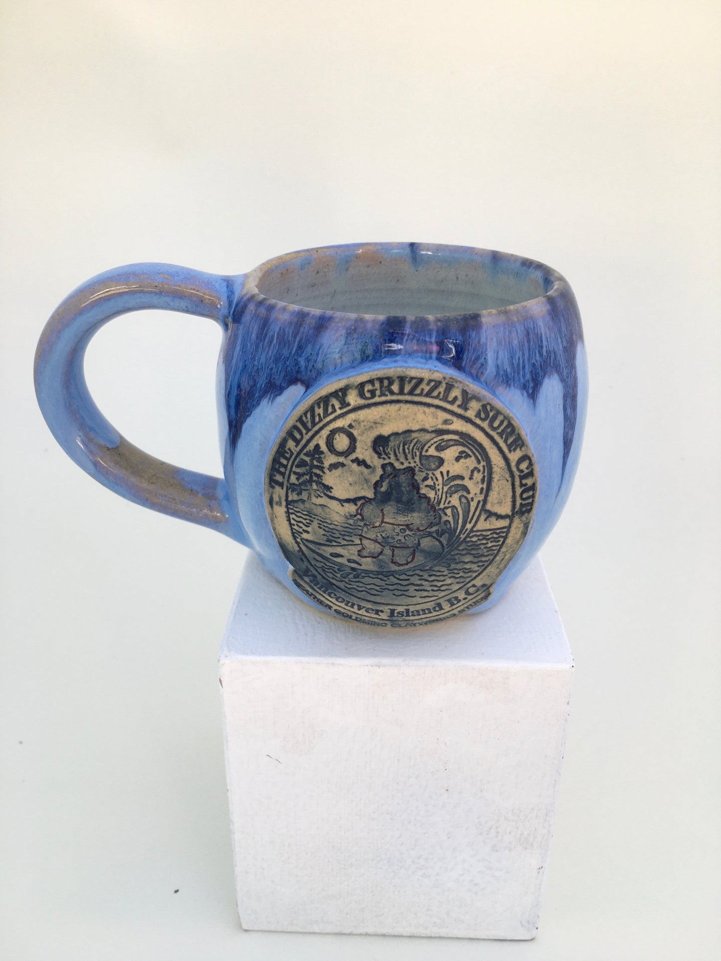 The Dizzy Grizzly Surf Club Mug (blue)